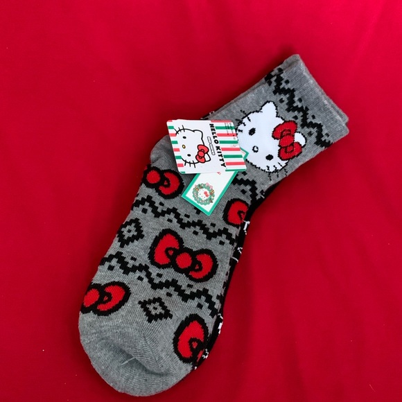 Hello Kitty Women’s Christmas Mid-Crew Socks - 2 Pair NWT - Picture 1 of 5